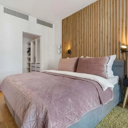 Skypark's Elite * براتسيلافا